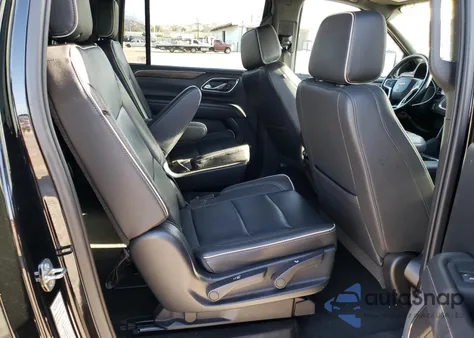 2021 Chevrolet Suburban C1500 Premier z USA, uszkodzony, nr VIN 1GNSCFKD9MR313379